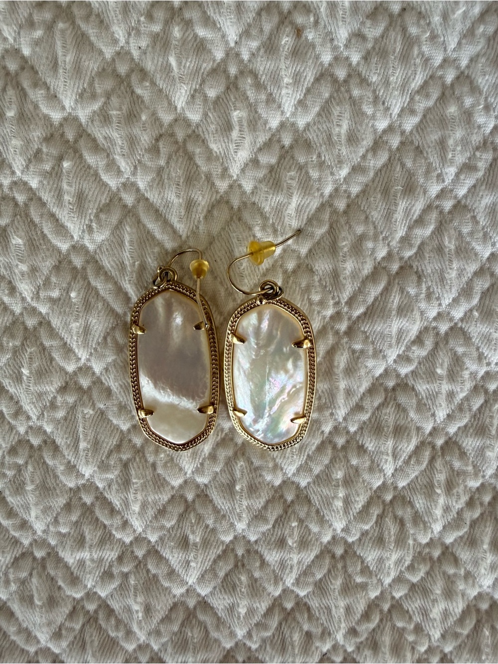 Kendra Scott Iridescent Mother-of-Pearl Drop Earrings in Gold